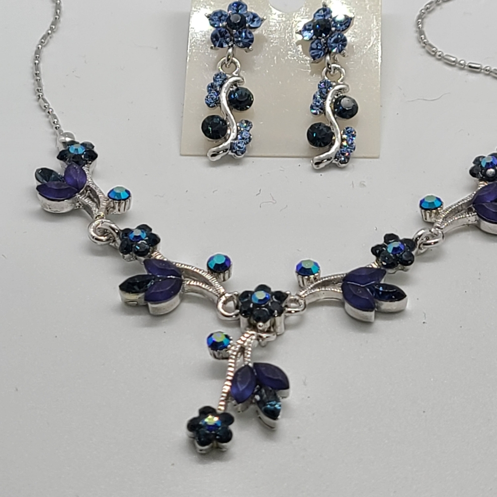 Y Necklace & Earrings Set, Blue & Silver - Picture 5 of 6